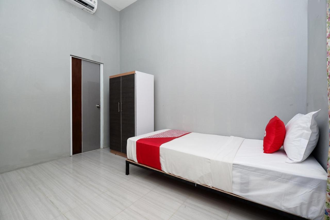 Oyo Flagship 2124 Kars Inn Semarang Quarto foto